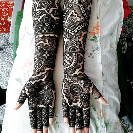 Pitch Black Mehndi Design